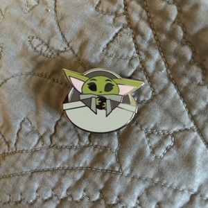 Star Wars Baby Yoda Mandalorian Grogu pin